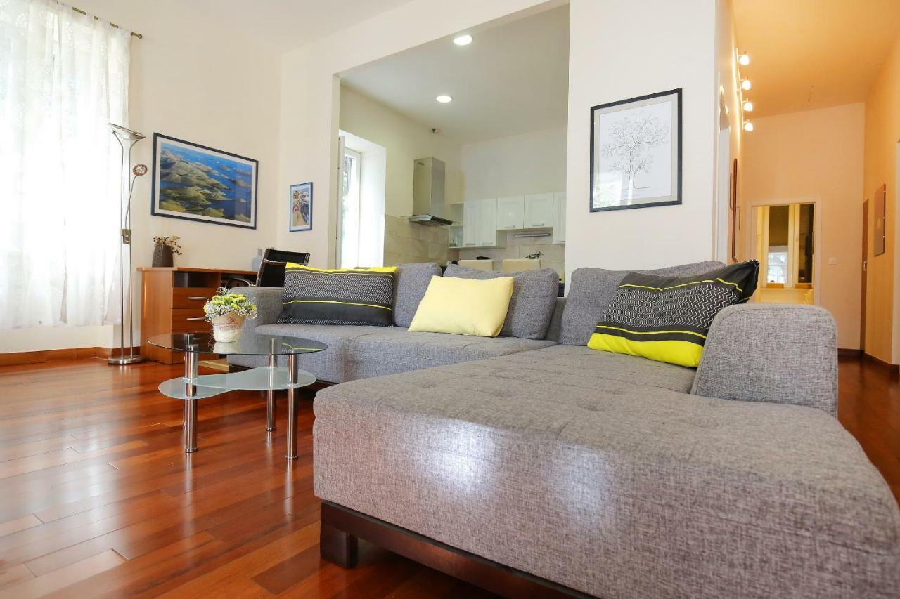 Seafront Beach Apartment - Directly At The Beach Ζαντάρ Εξωτερικό φωτογραφία